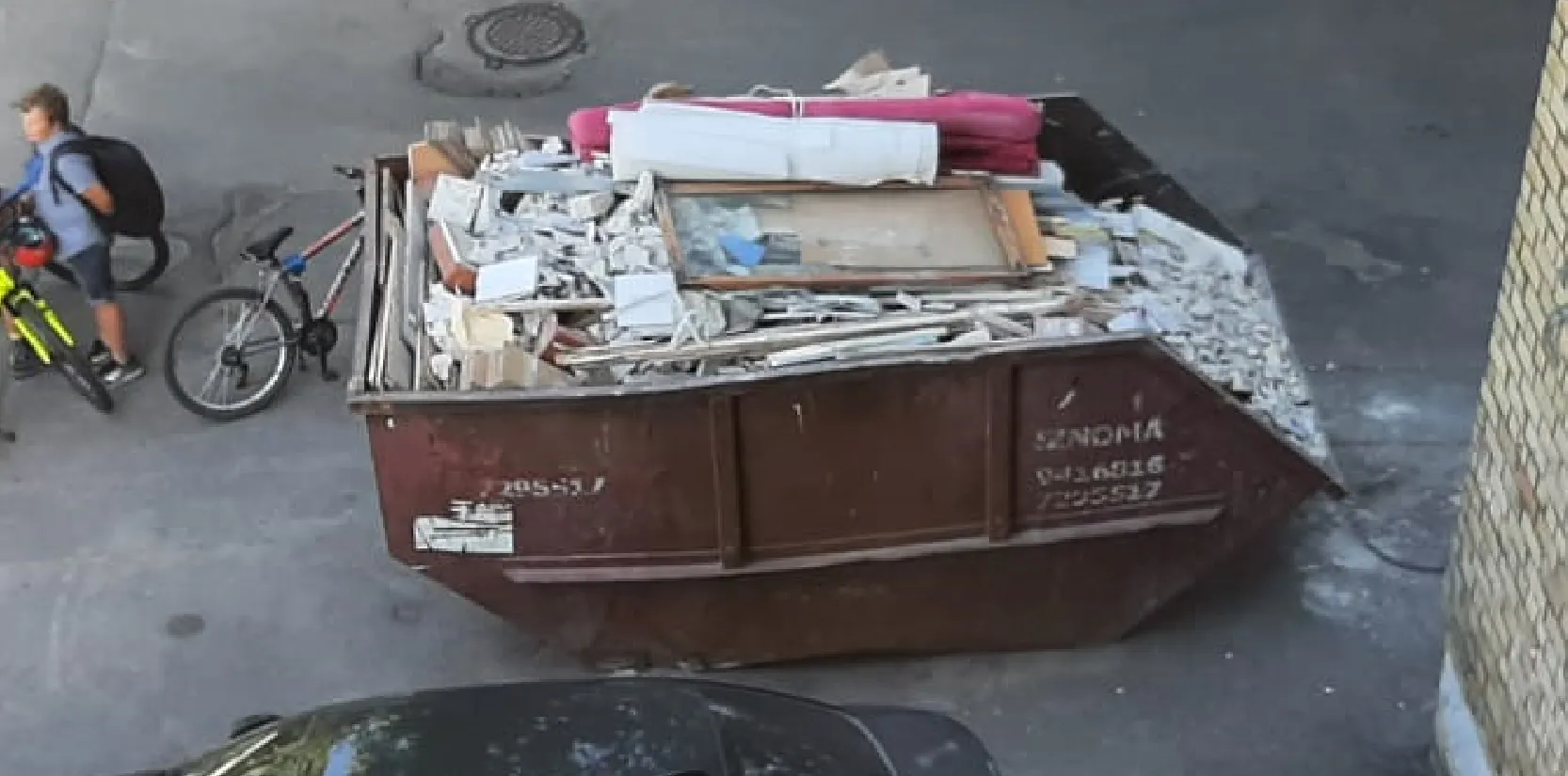 Būvgružu izvešana ar konteineru uz specializētu poligonu