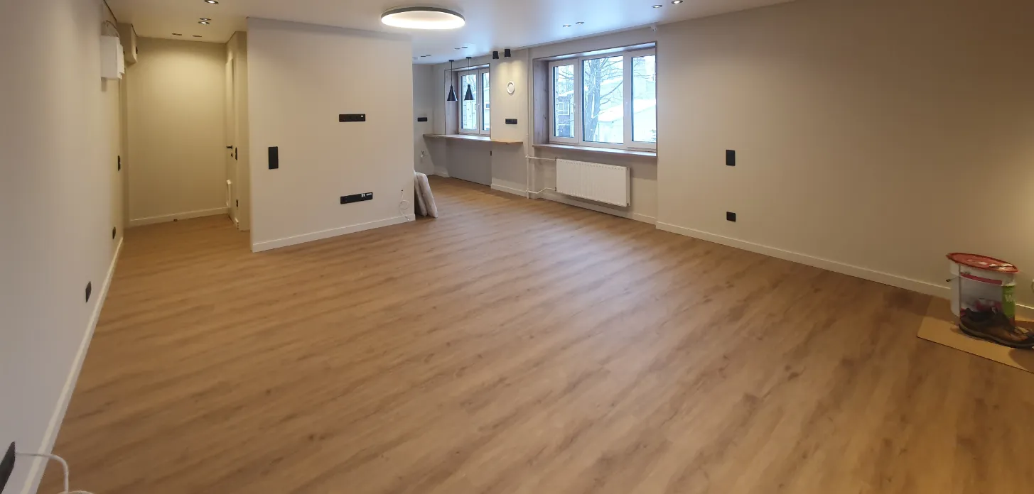 Vinila LVT plākšņu ieklāšana vienā slānī pa visu dzīvokli